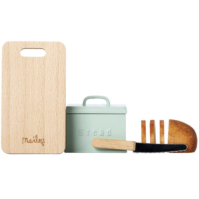 BREAD BOX WITH CUTTING BOARD AND KNIFE